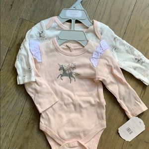 2 bodysuits 0-3months